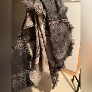 Giant size Wilfred Free blanket scarf
